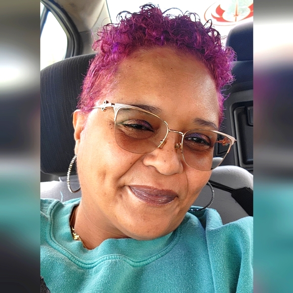 Meet your Posher, Rachel - Picture 1 of 16